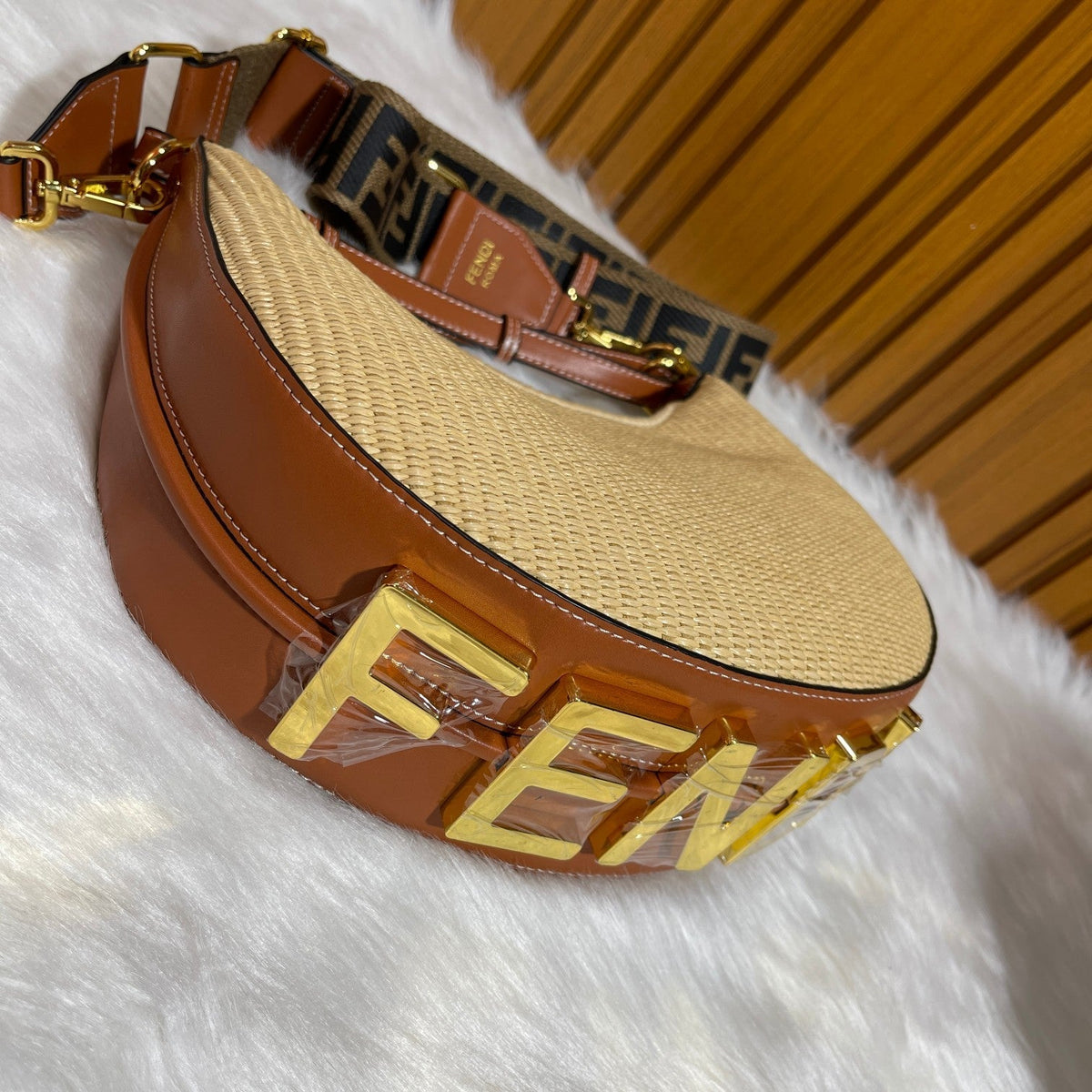 Anum Bags Detail