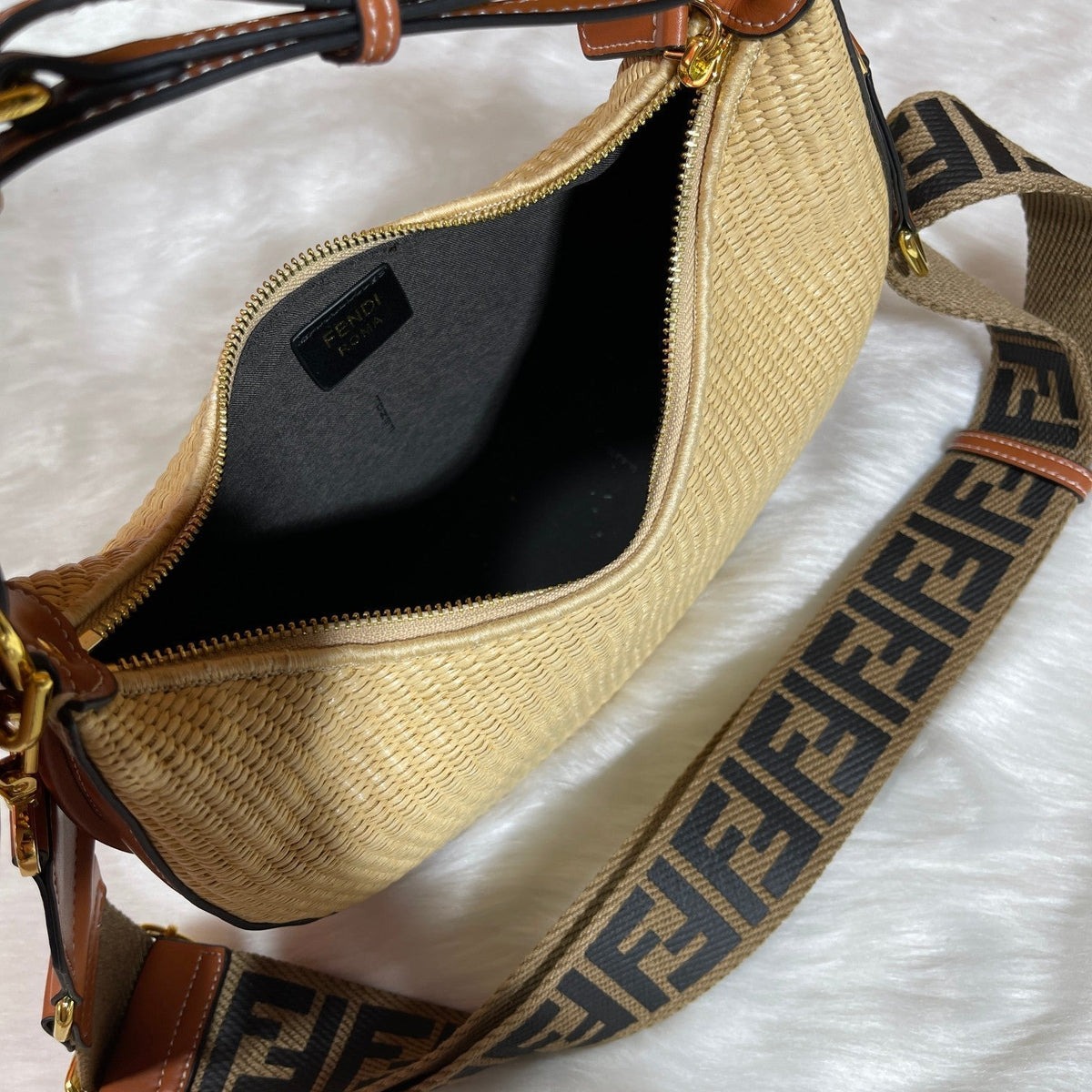 Anum Bags Detail