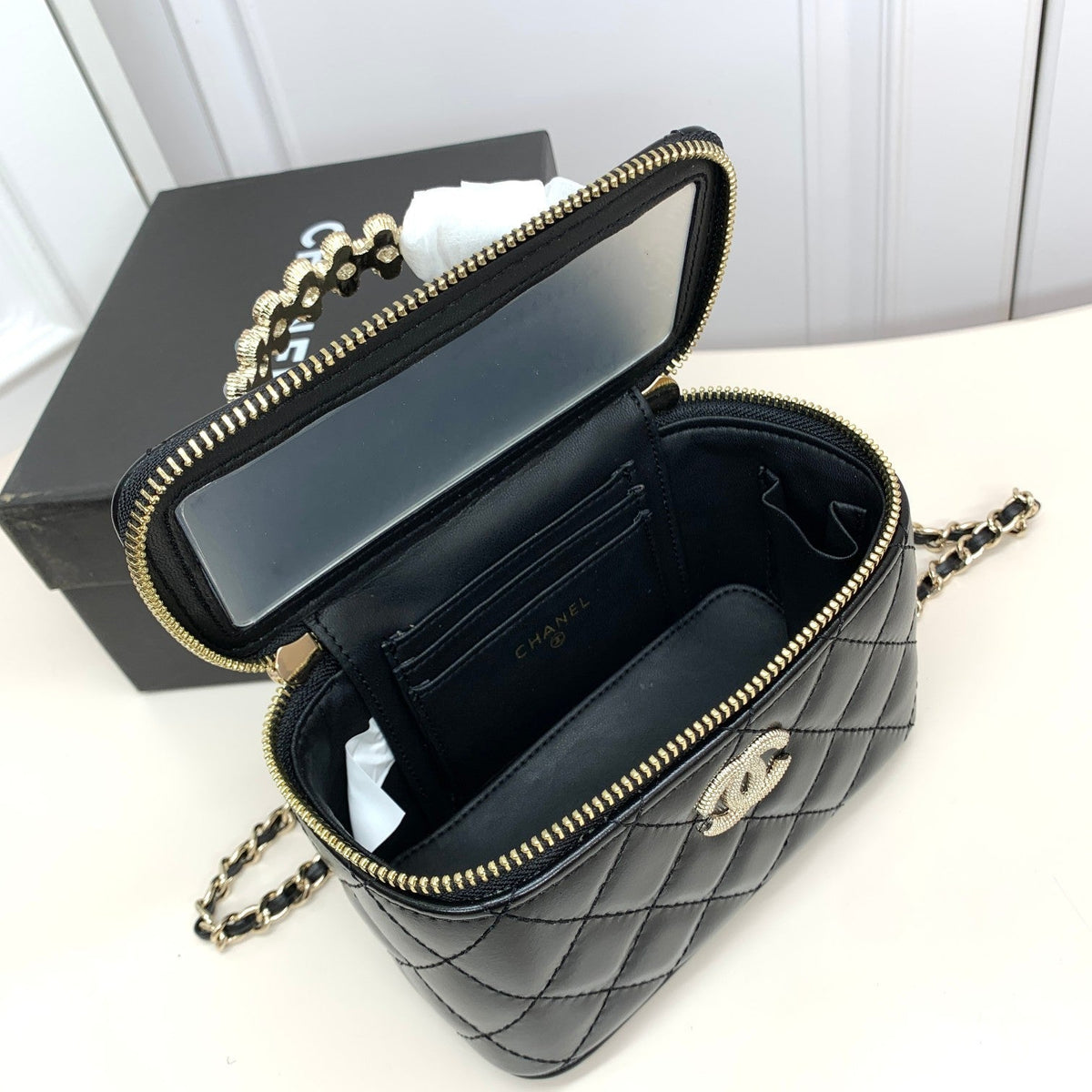 Anum Bags Detail
