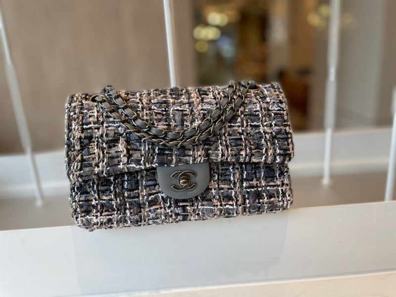 Anum Bags Detail