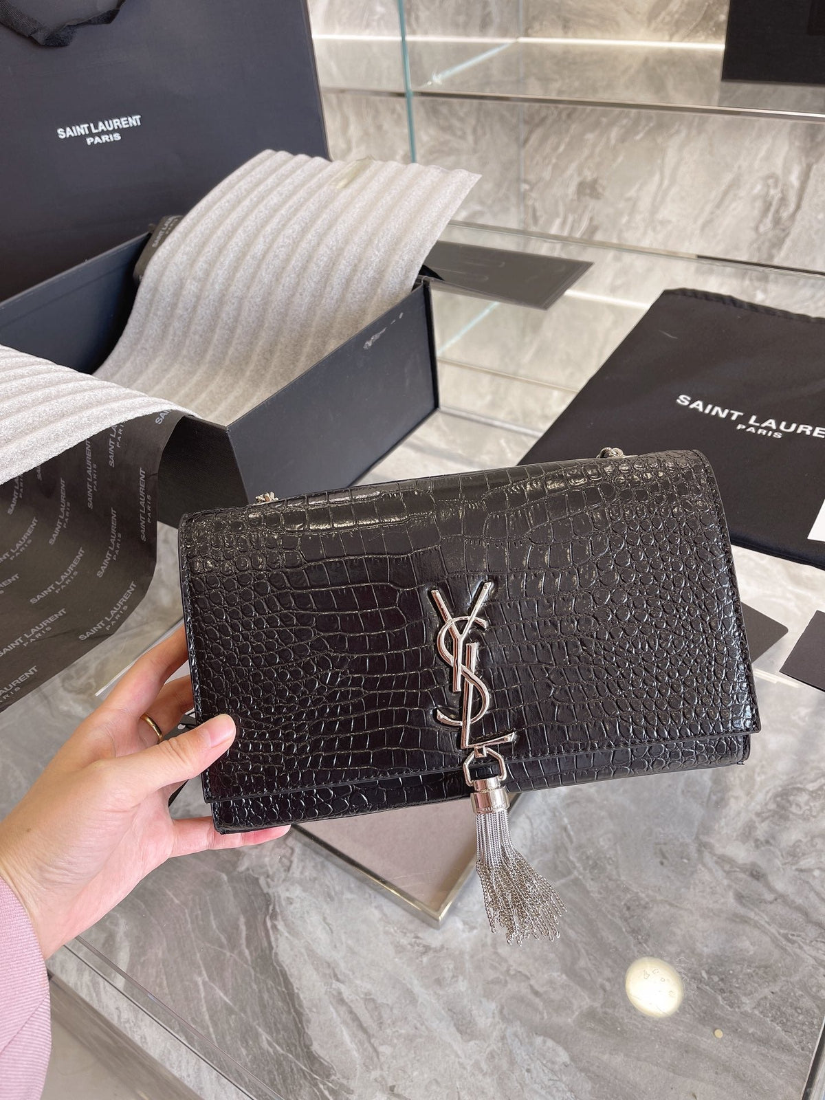 Anum Bags Detail