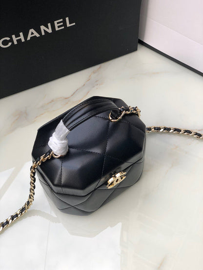 Anum Bags Detail