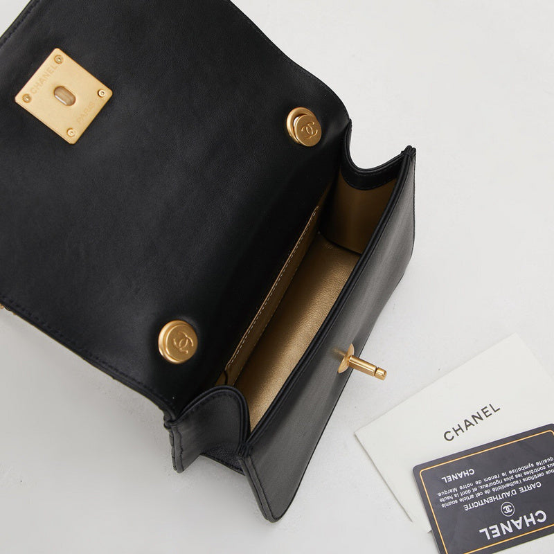 Anum Bags Detail