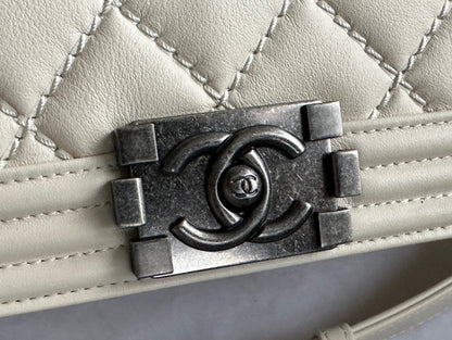 Anum Bags Detail