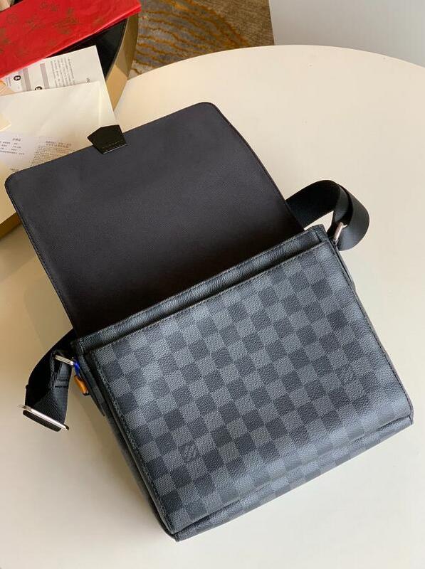 Anum Bags Detail