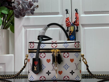 Anum Bags Detail