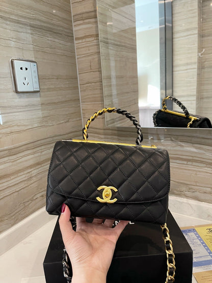 Anum Bags Detail
