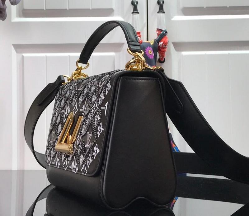 Anum Bags Detail
