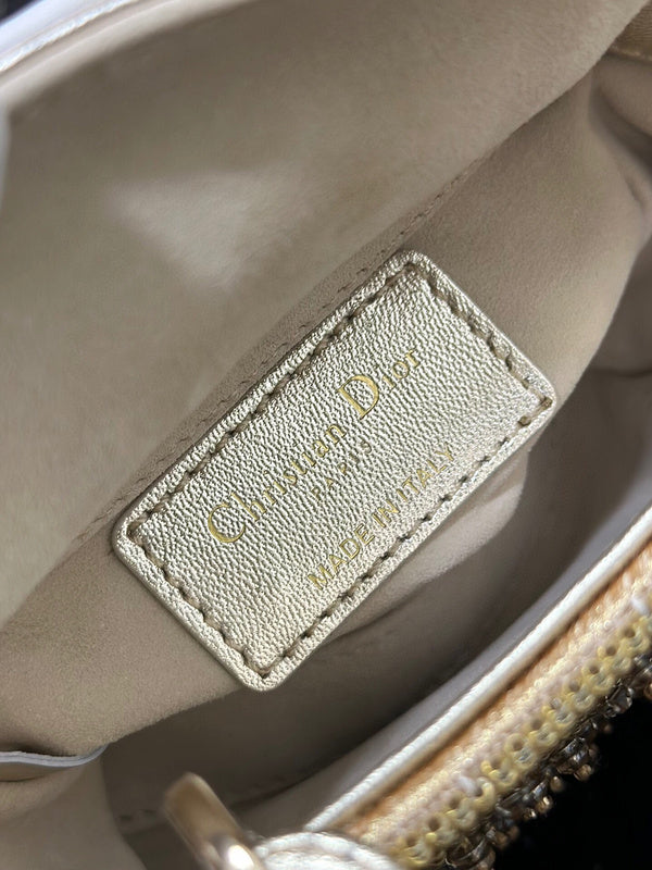 Anum Bags Detail