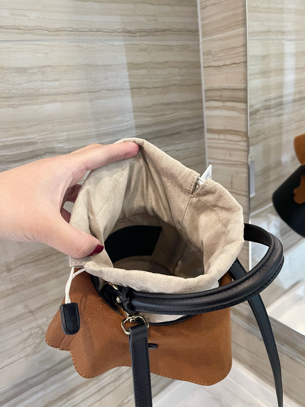 Anum Bags Detail
