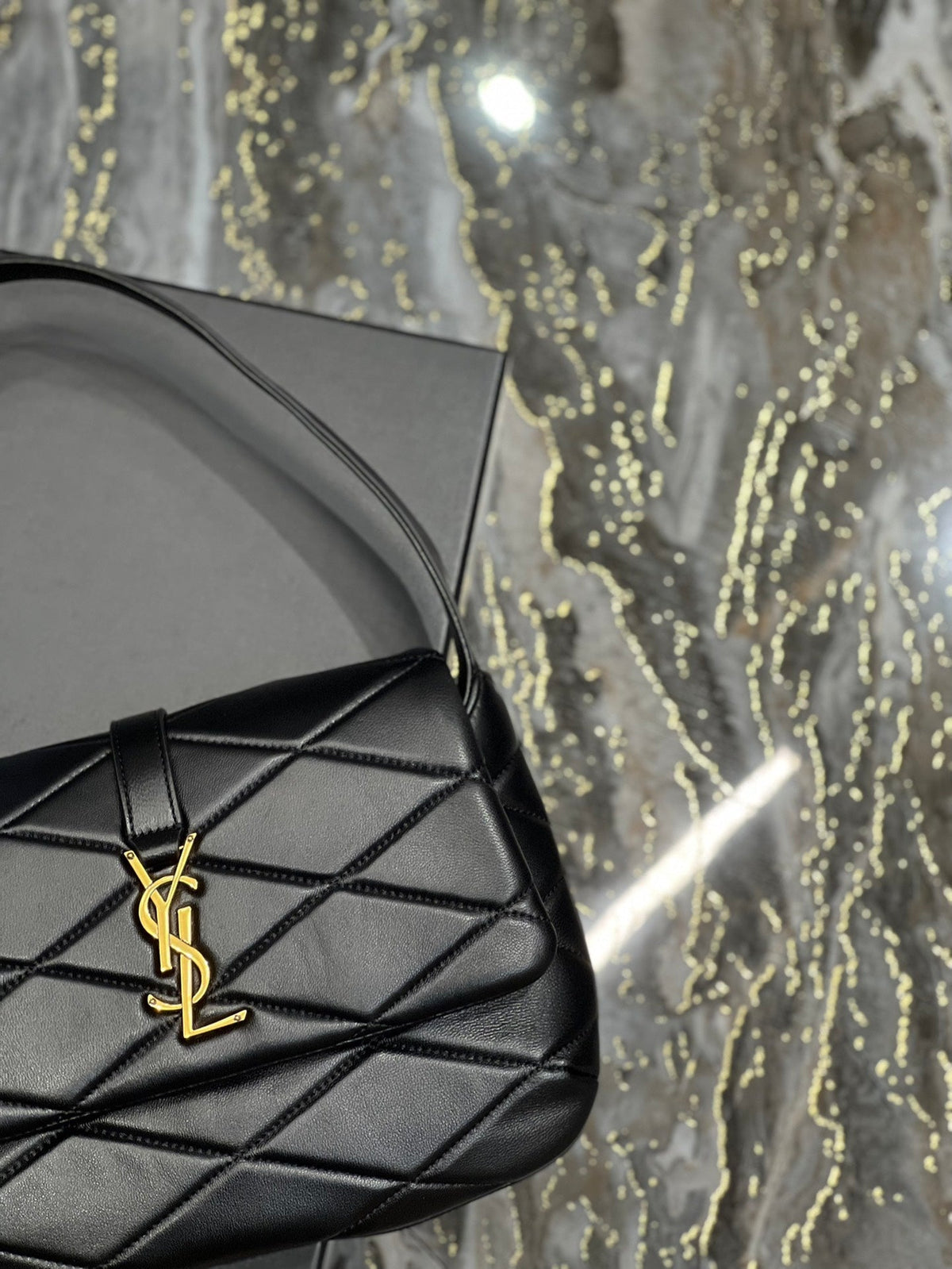 Anum Bags Detail