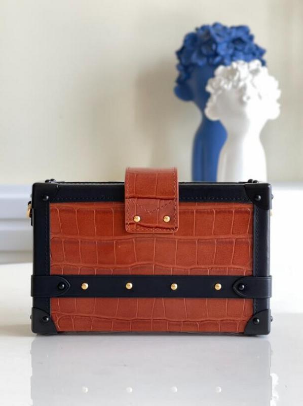 Anum Bags Detail