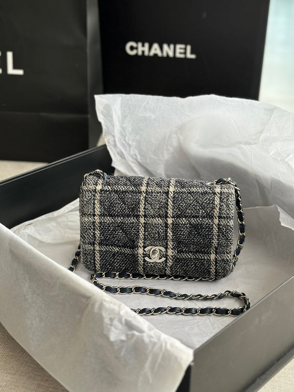 Anum Bags Detail
