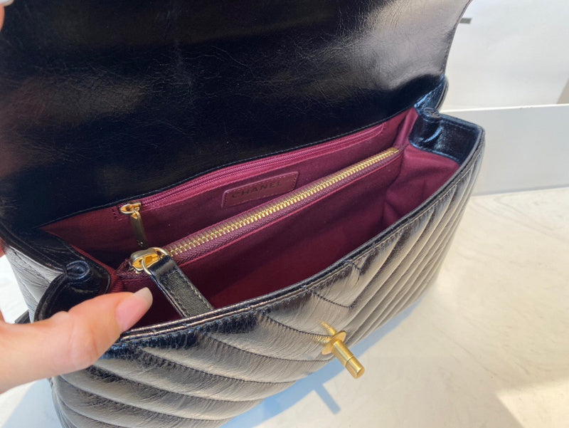 Anum Bags Detail
