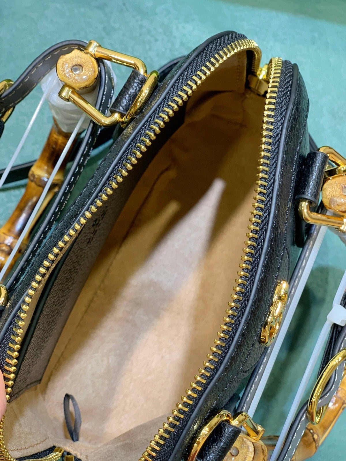 Anum Bags Detail