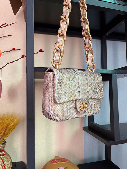 Anum Bags Detail
