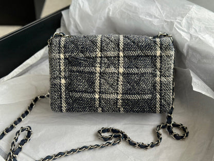 Anum Bags Detail
