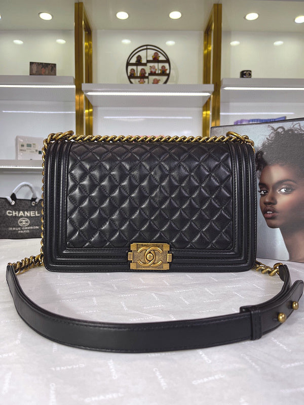 Anum Bags Detail