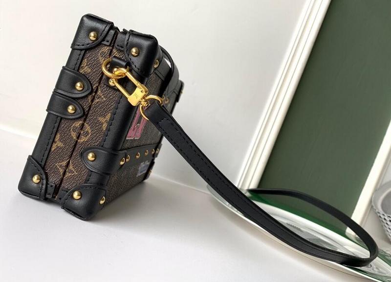 Anum Bags Detail