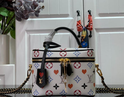 Anum Bags Detail