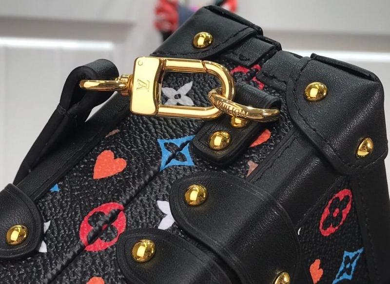 Anum Bags Detail