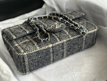 Anum Bags Detail