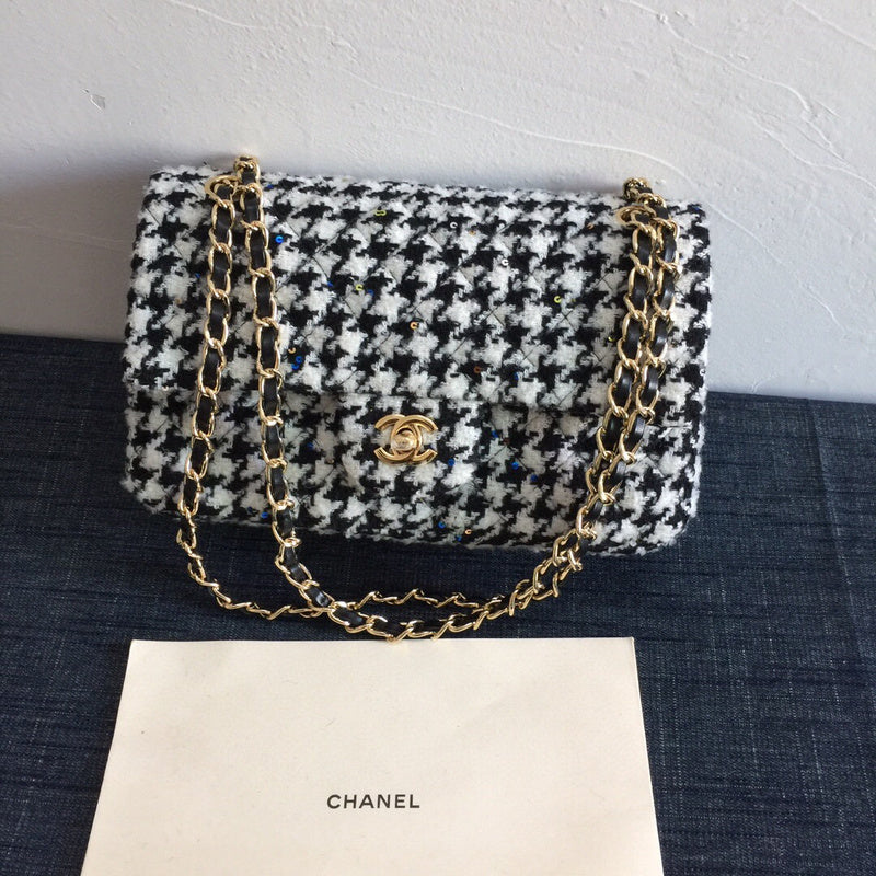 Anum Bags Detail