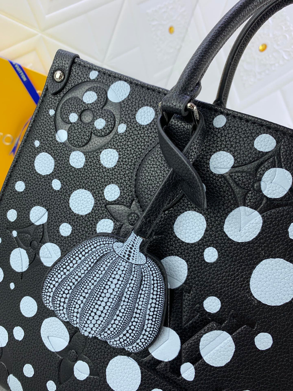 Anum Bags Detail