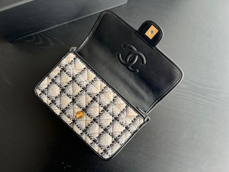 Anum Bags Detail