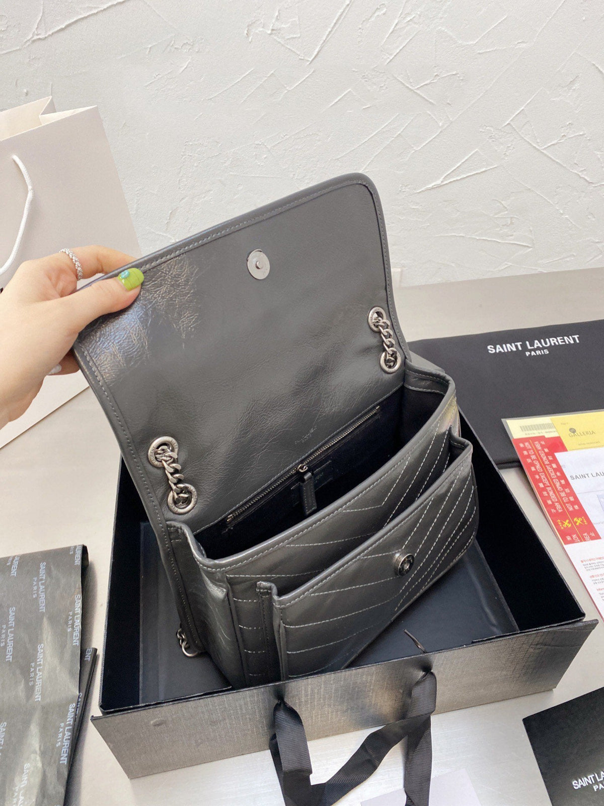Anum Bags Detail