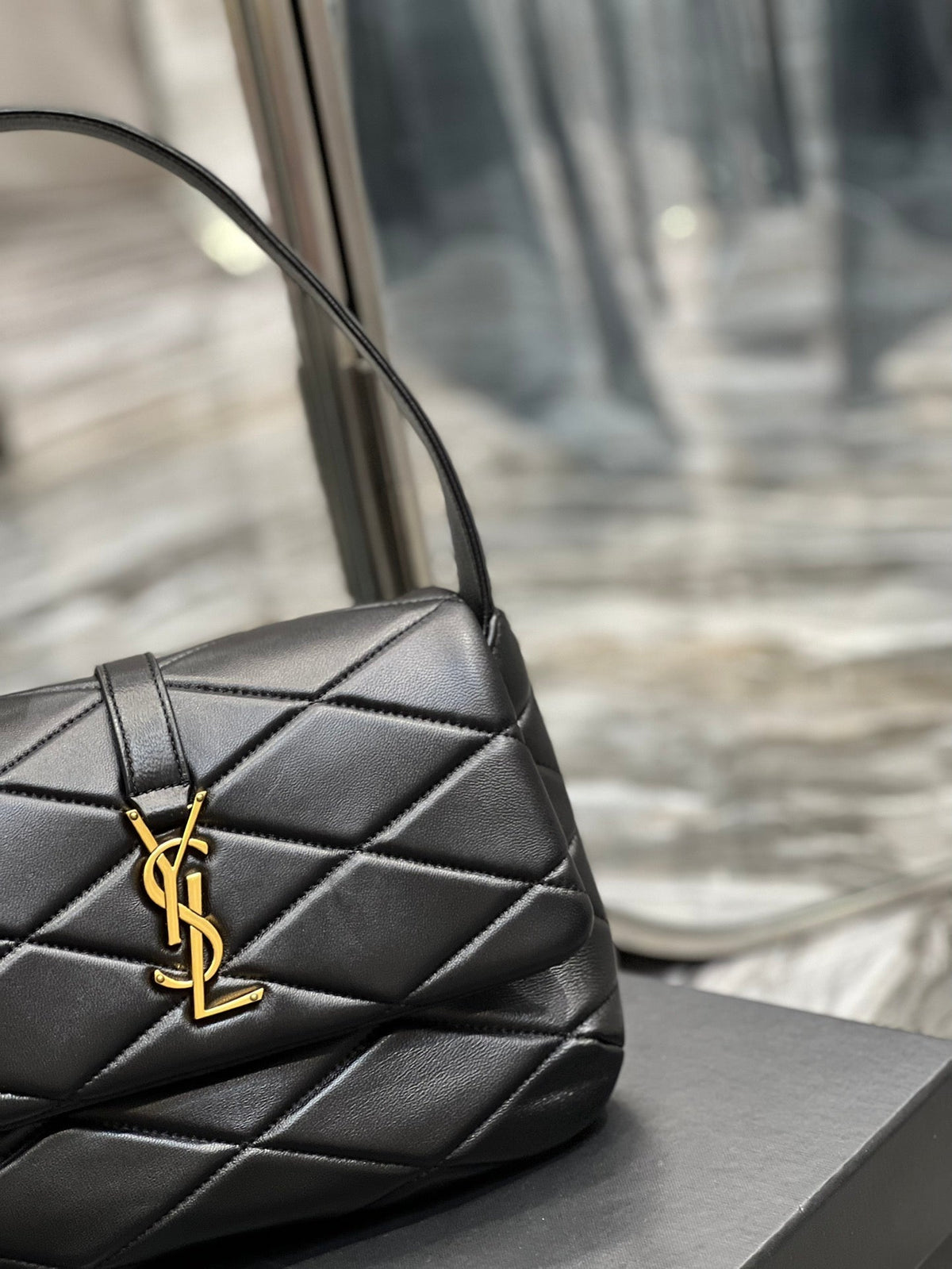 Anum Bags Detail