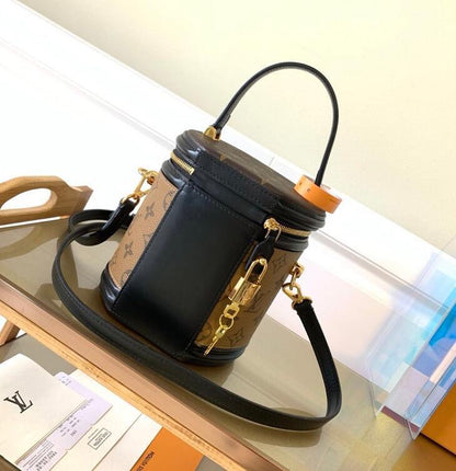 Anum Bags Detail