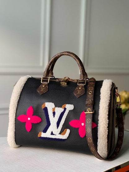 Anum Bags Detail