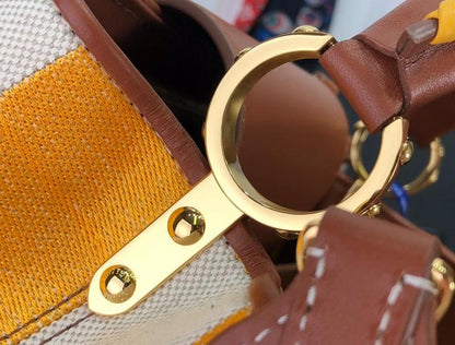 Anum Bags Detail