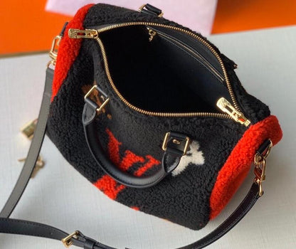 Anum Bags Detail