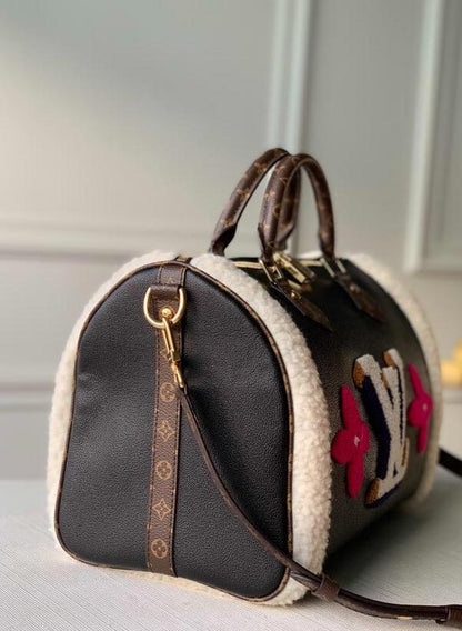 Anum Bags Detail