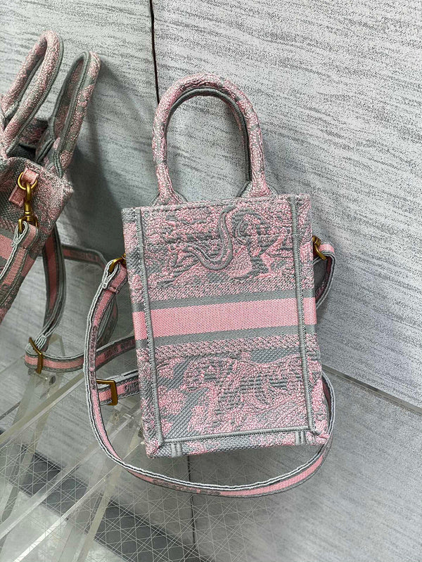Anum Bags Detail