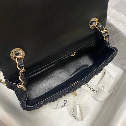 Anum Bags Detail