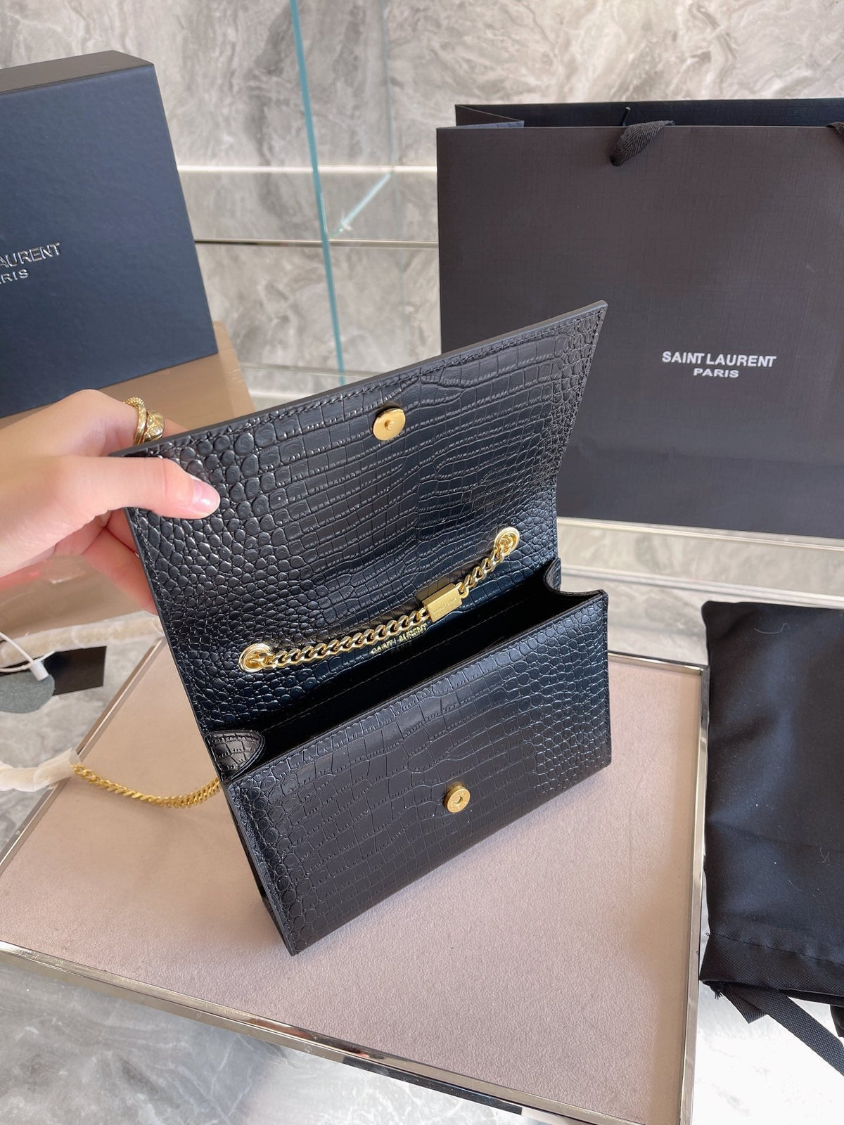 Anum Bags Detail