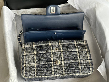 Anum Bags Detail