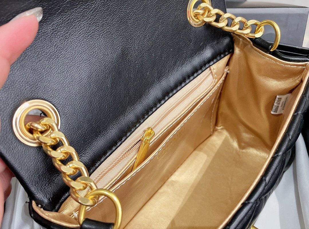 Anum Bags Detail