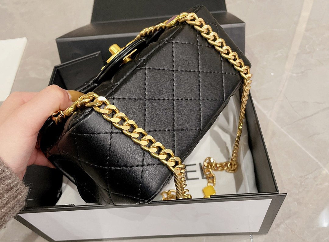Anum Bags Detail