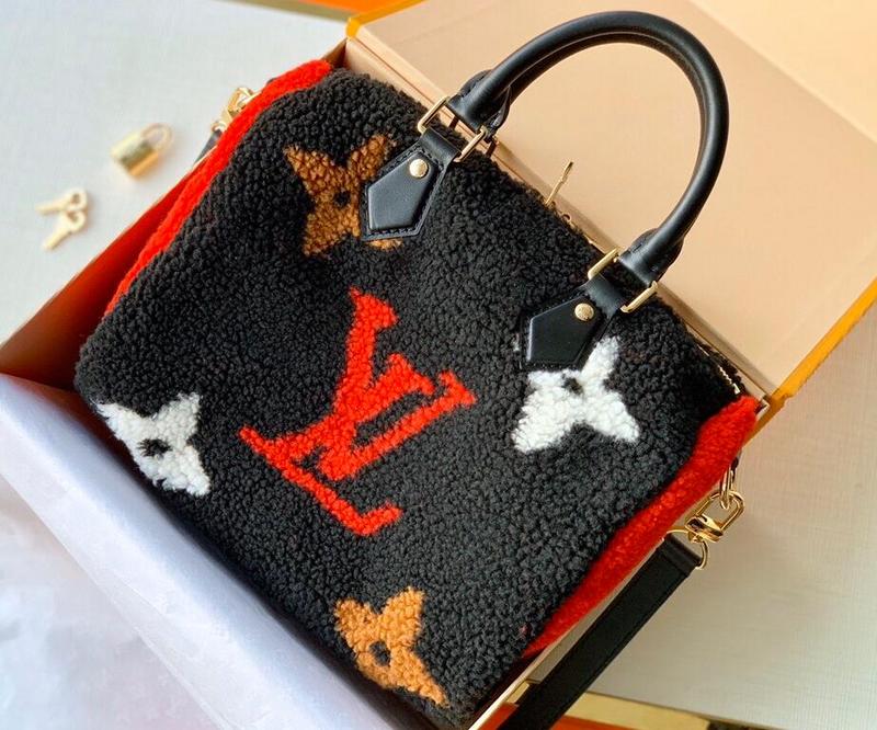 Anum Bags Detail