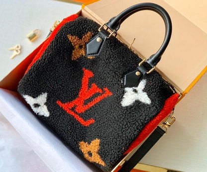 Anum Bags Detail