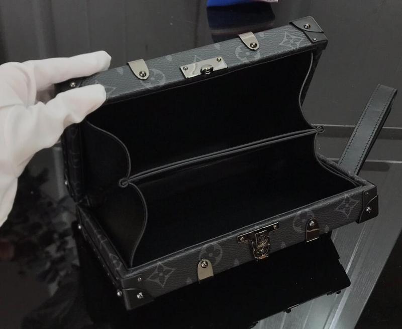 Anum Bags Detail