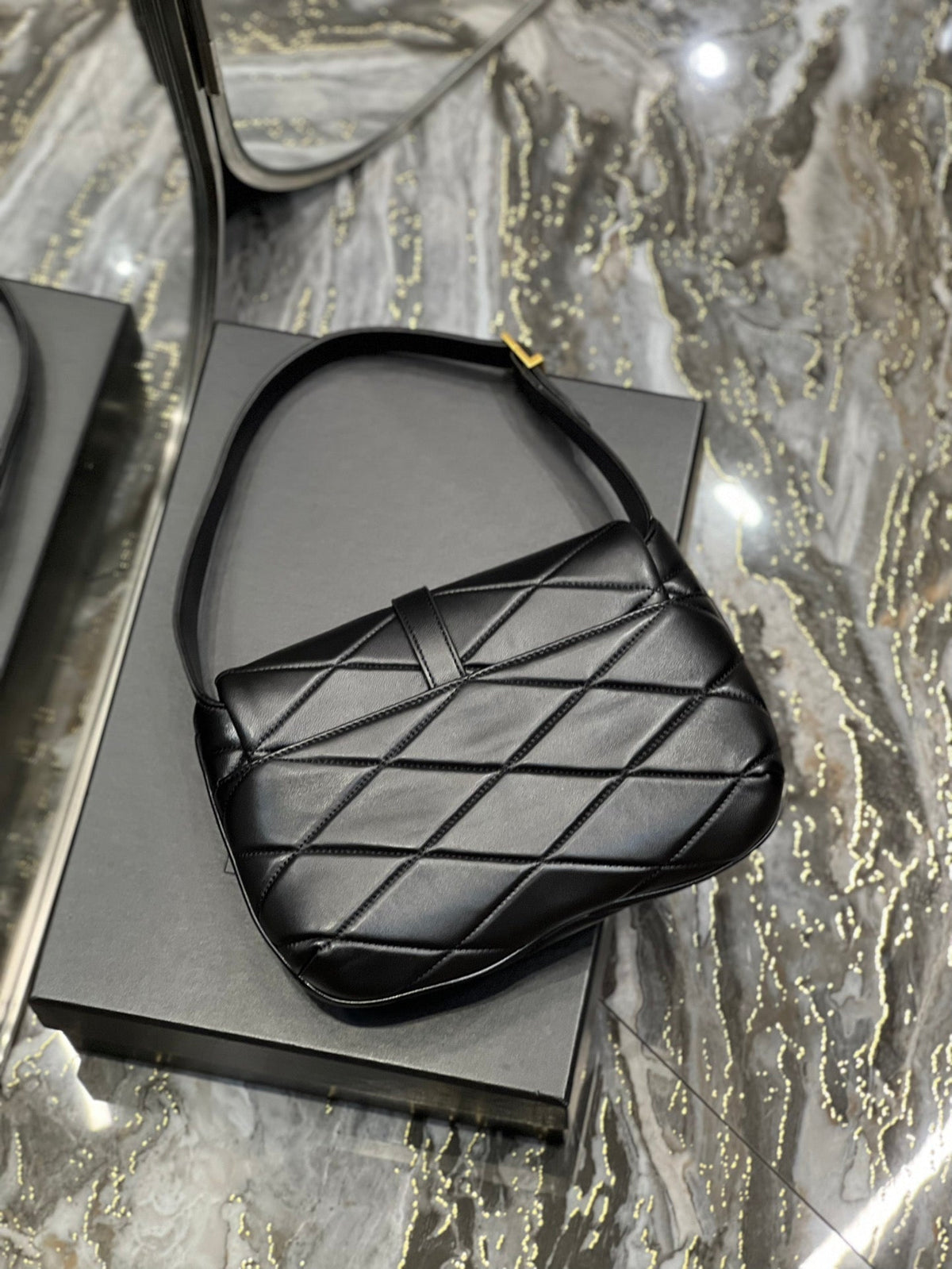 Anum Bags Detail