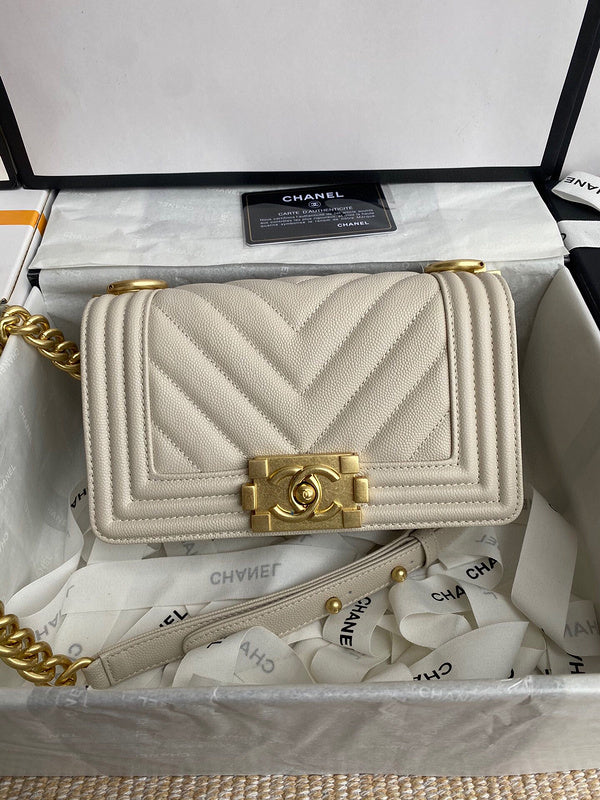 Anum Bags Detail