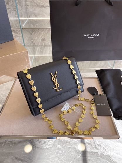 Anum Bags Detail