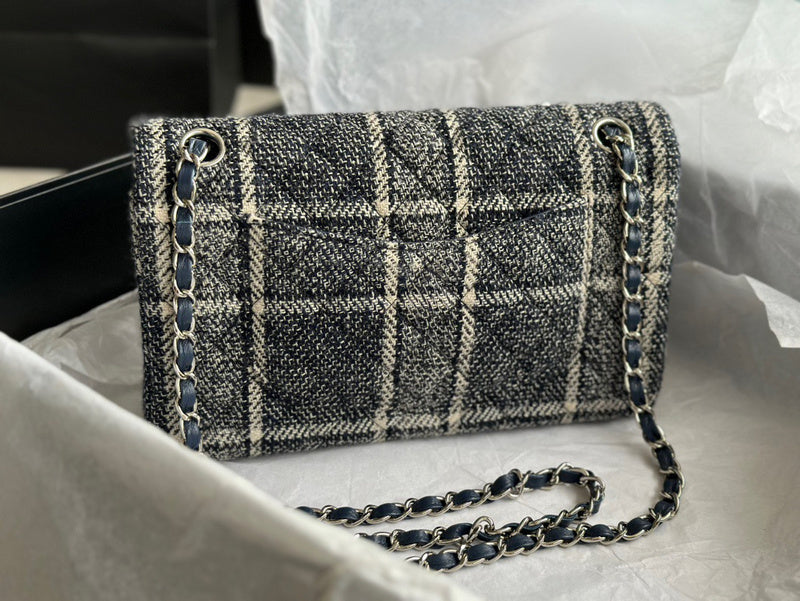 Anum Bags Detail