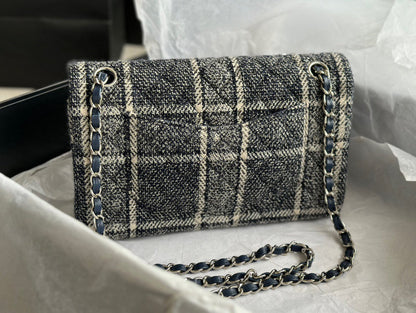 Anum Bags Detail